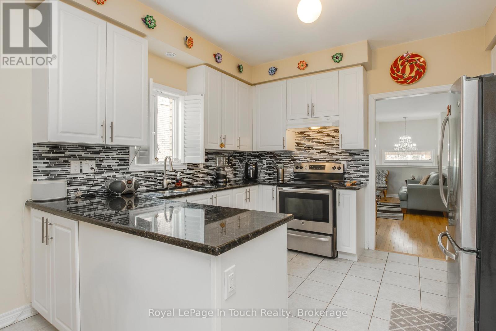 75 Pearl Street, Wasaga Beach, Ontario  L9Z 0G8 - Photo 14 - S12950120