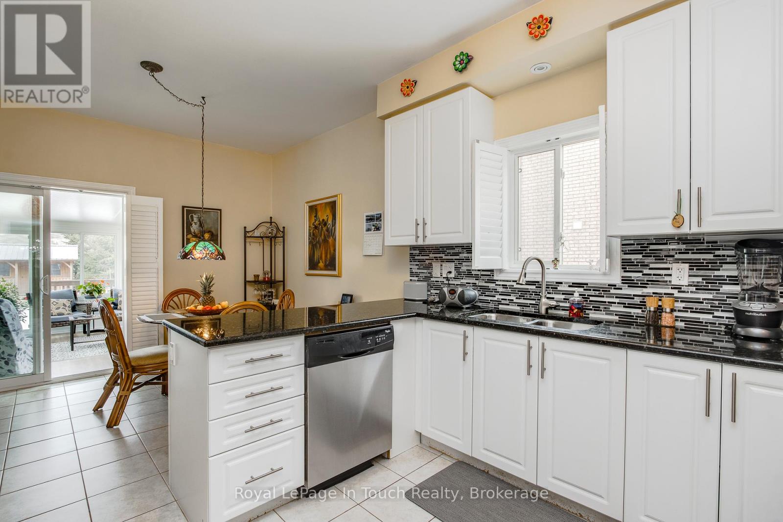 75 Pearl Street, Wasaga Beach, Ontario  L9Z 0G8 - Photo 15 - S12950120