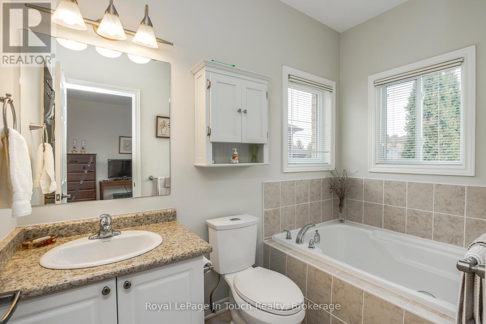 75 Pearl Street, Wasaga Beach, Ontario  L9Z 0G8 - Photo 23 - S12950120