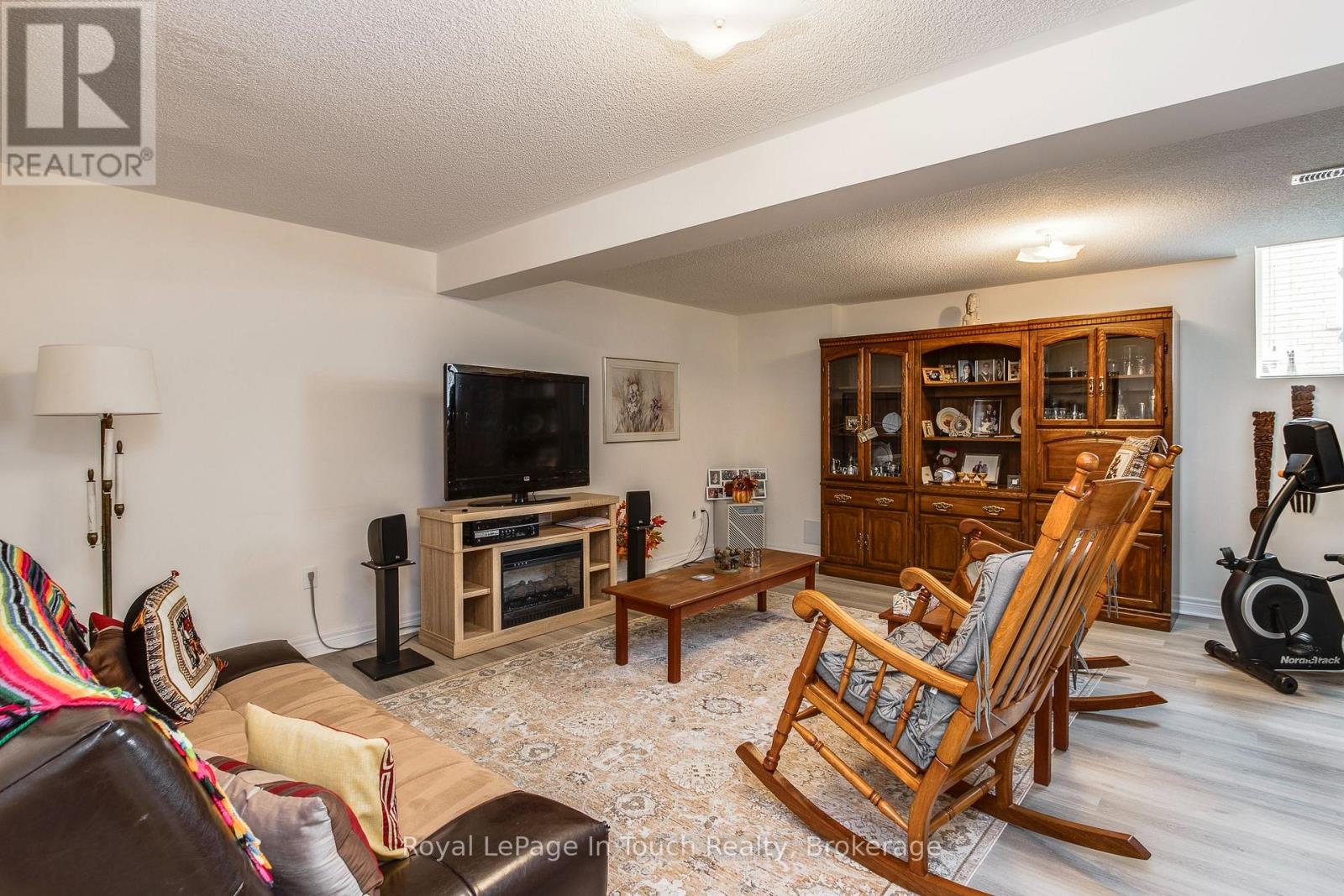 75 Pearl Street, Wasaga Beach, Ontario  L9Z 0G8 - Photo 31 - S12950120