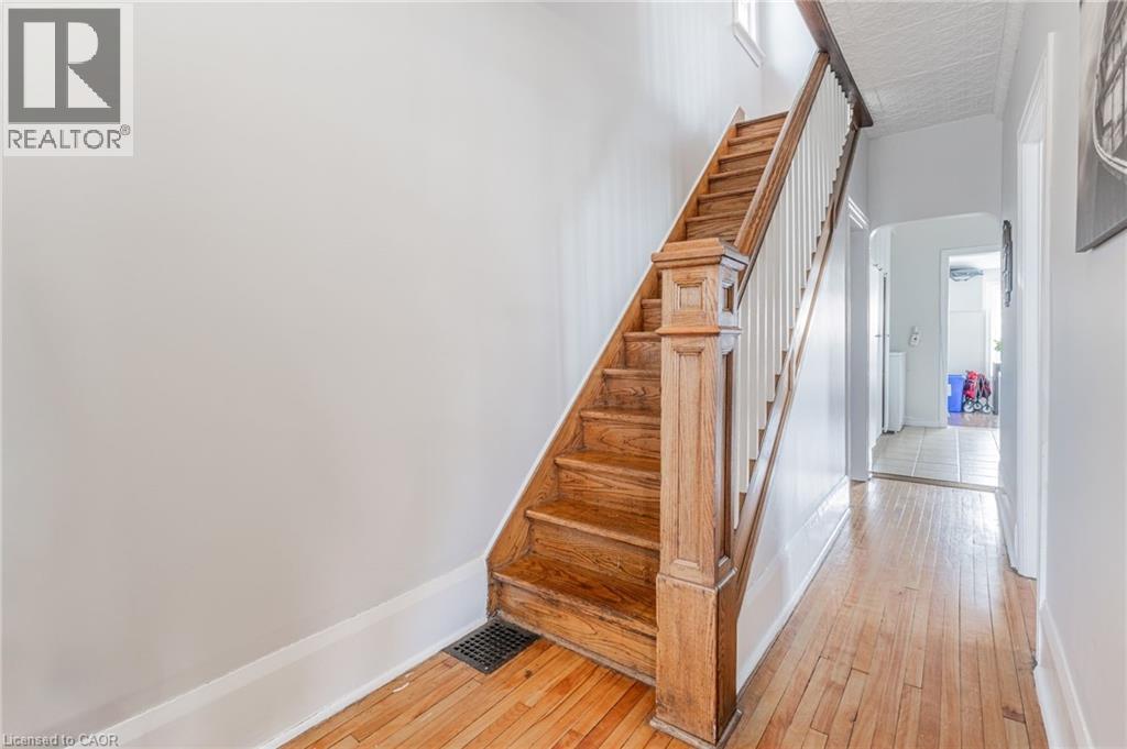 20 Cambridge Avenue, Hamilton, Ontario  L8H 1T5 - Photo 3 - 40816435