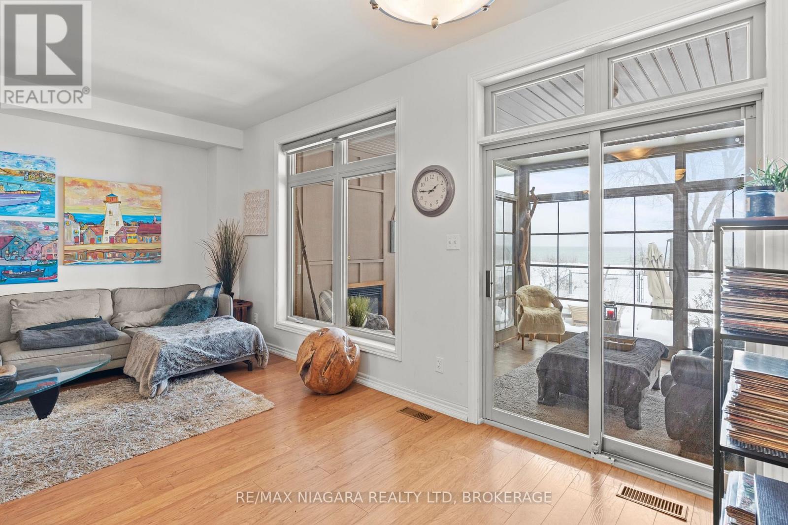 1069 Beach Boulevard, Hamilton (Hamilton Beach), Ontario  L8H 6Z9 - Photo 11 - X12950128