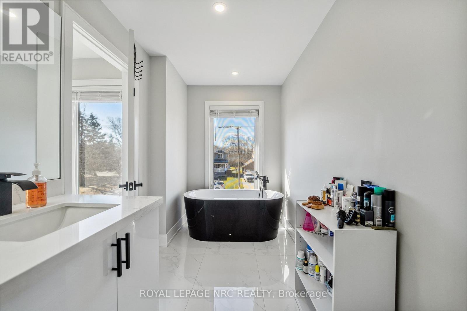 668 Quaker Road, Welland, Ontario  L3C 3H2 - Photo 16 - X12950198