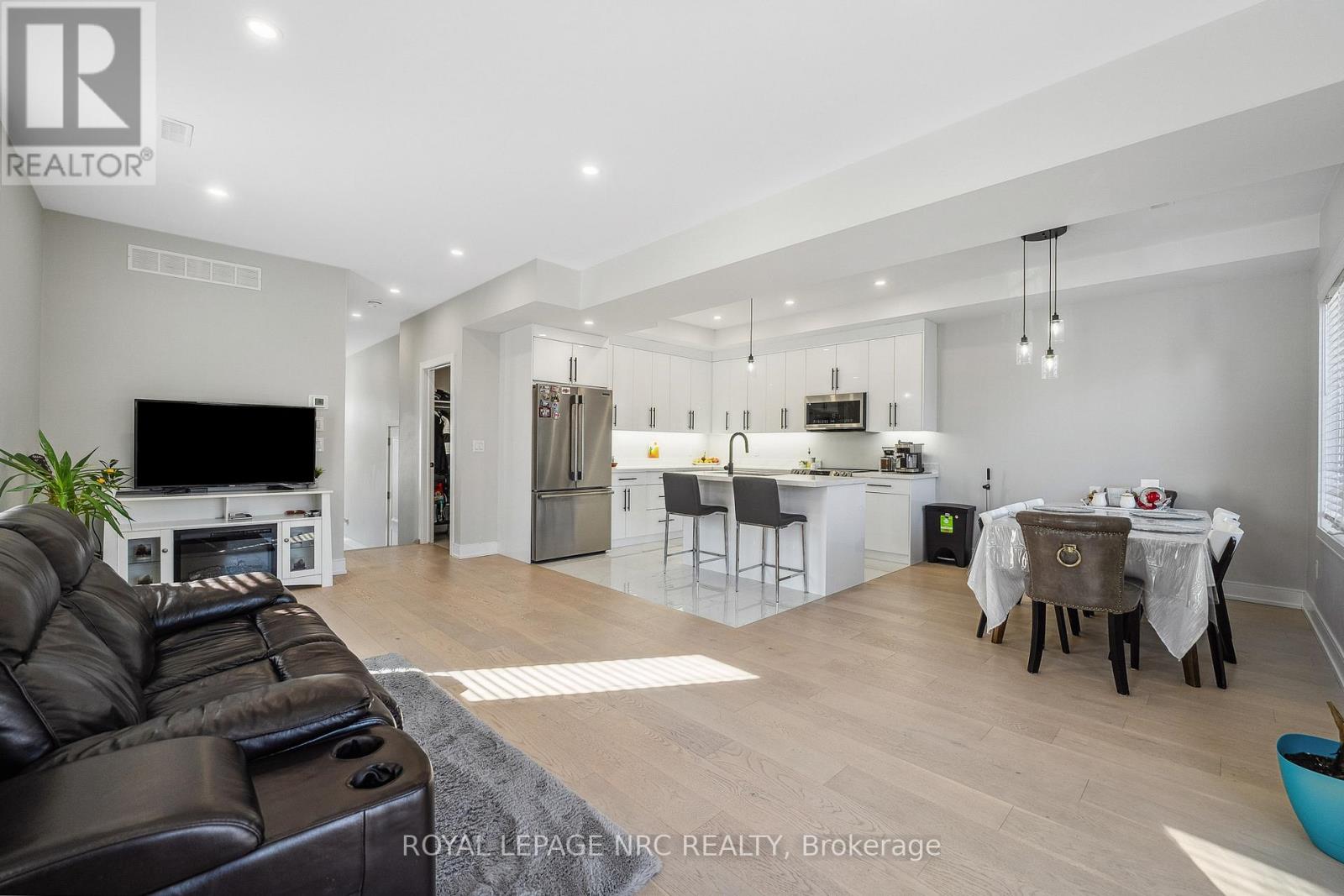 668 Quaker Road, Welland, Ontario  L3C 3H2 - Photo 6 - X12950198