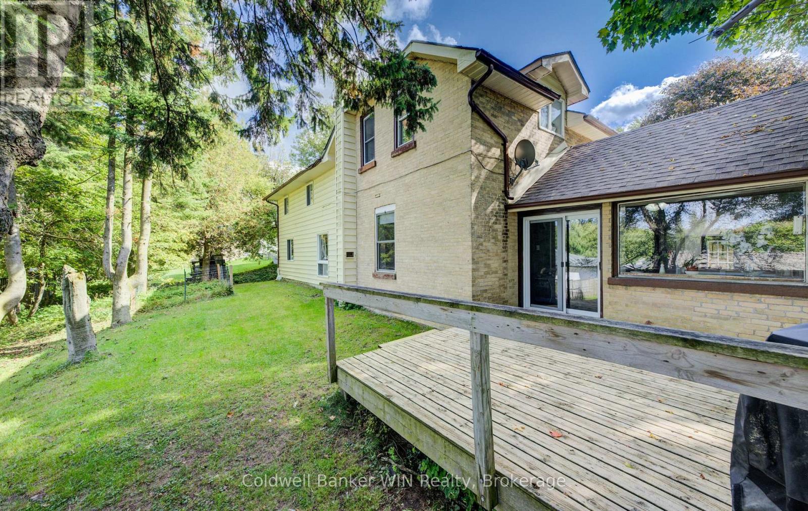 3 Page Street, Wellington North (Mount Forest), Ontario  N0G 2L3 - Photo 33 - X12950094