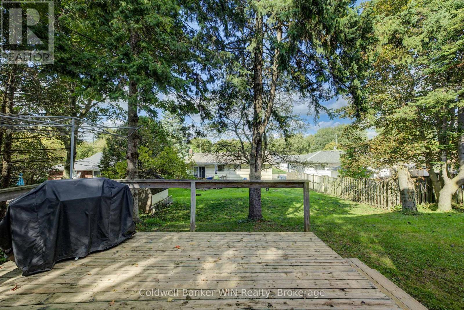 3 Page Street, Wellington North (Mount Forest), Ontario  N0G 2L3 - Photo 37 - X12950094