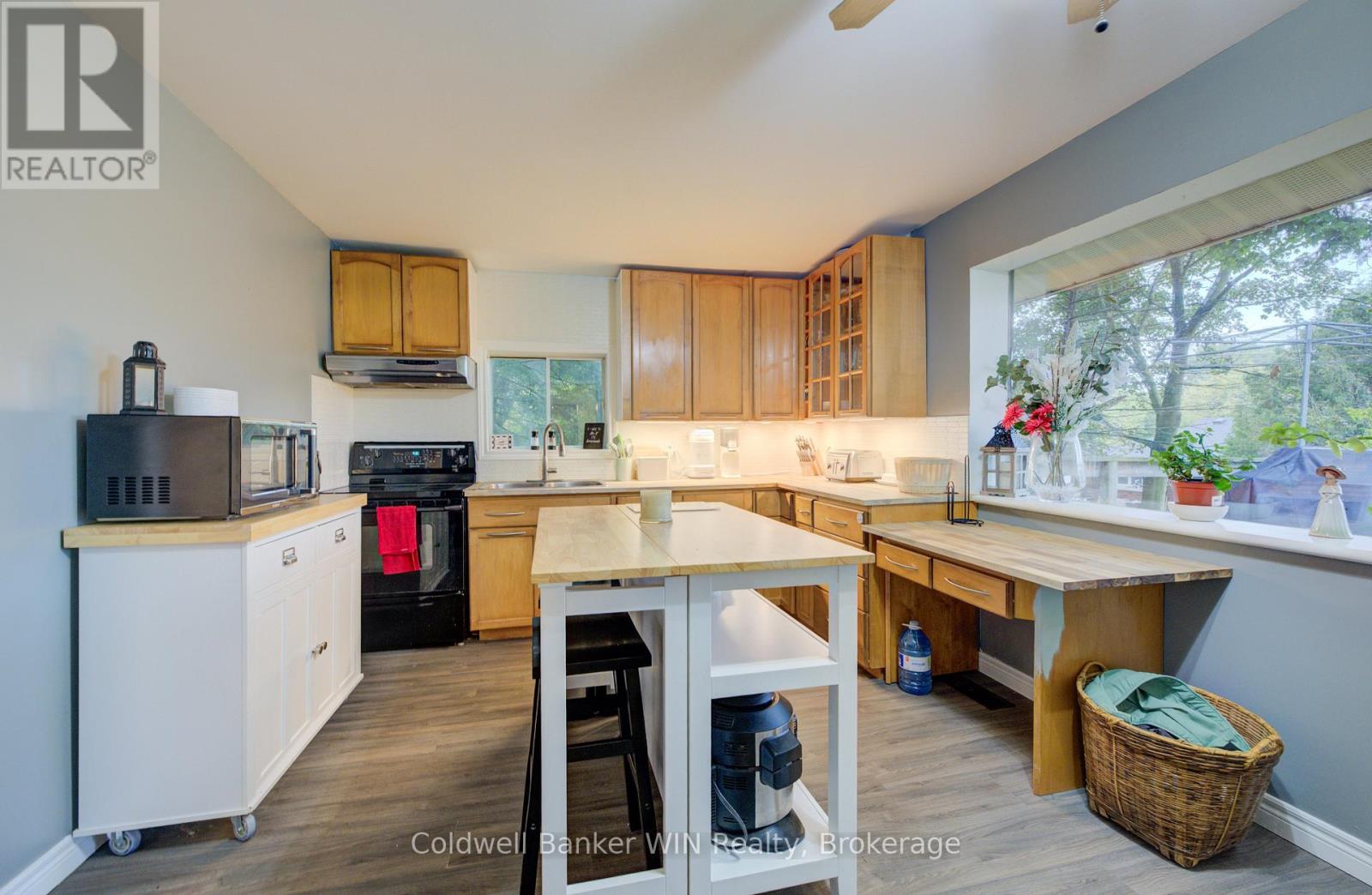 3 Page Street, Wellington North (Mount Forest), Ontario  N0G 2L3 - Photo 6 - X12950094