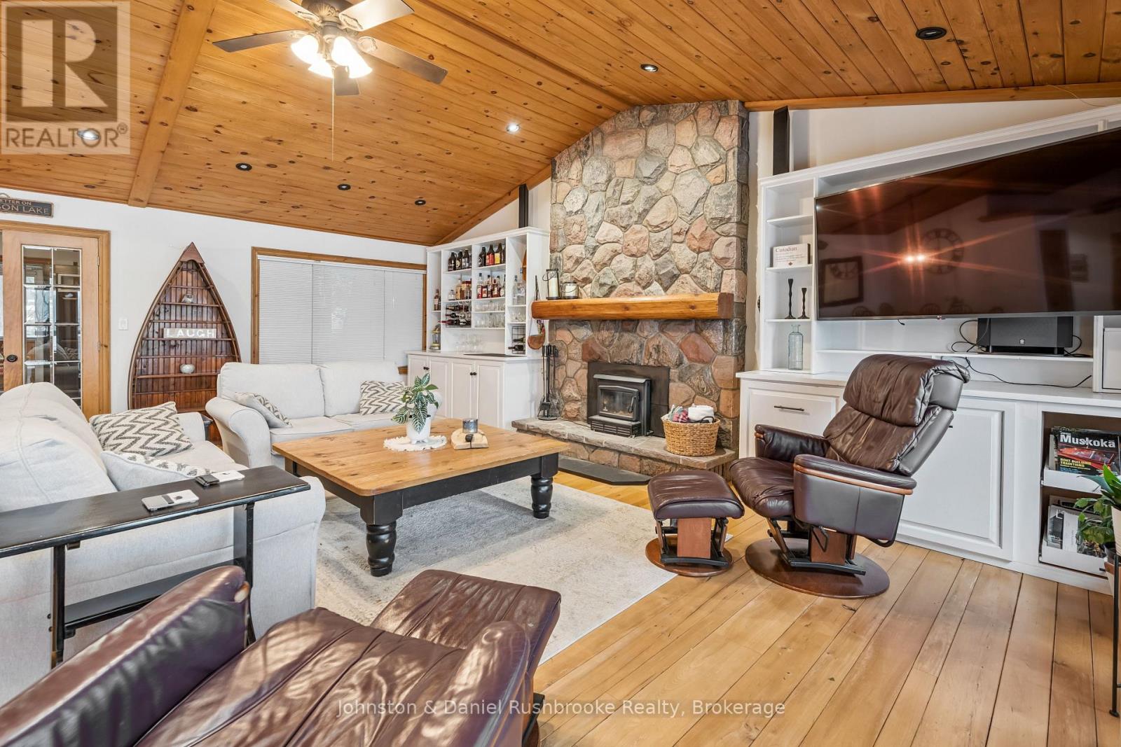 1051 Evanswood Drive, Gravenhurst, Ontario  P0E 1G0 - Photo 4 - X12950162