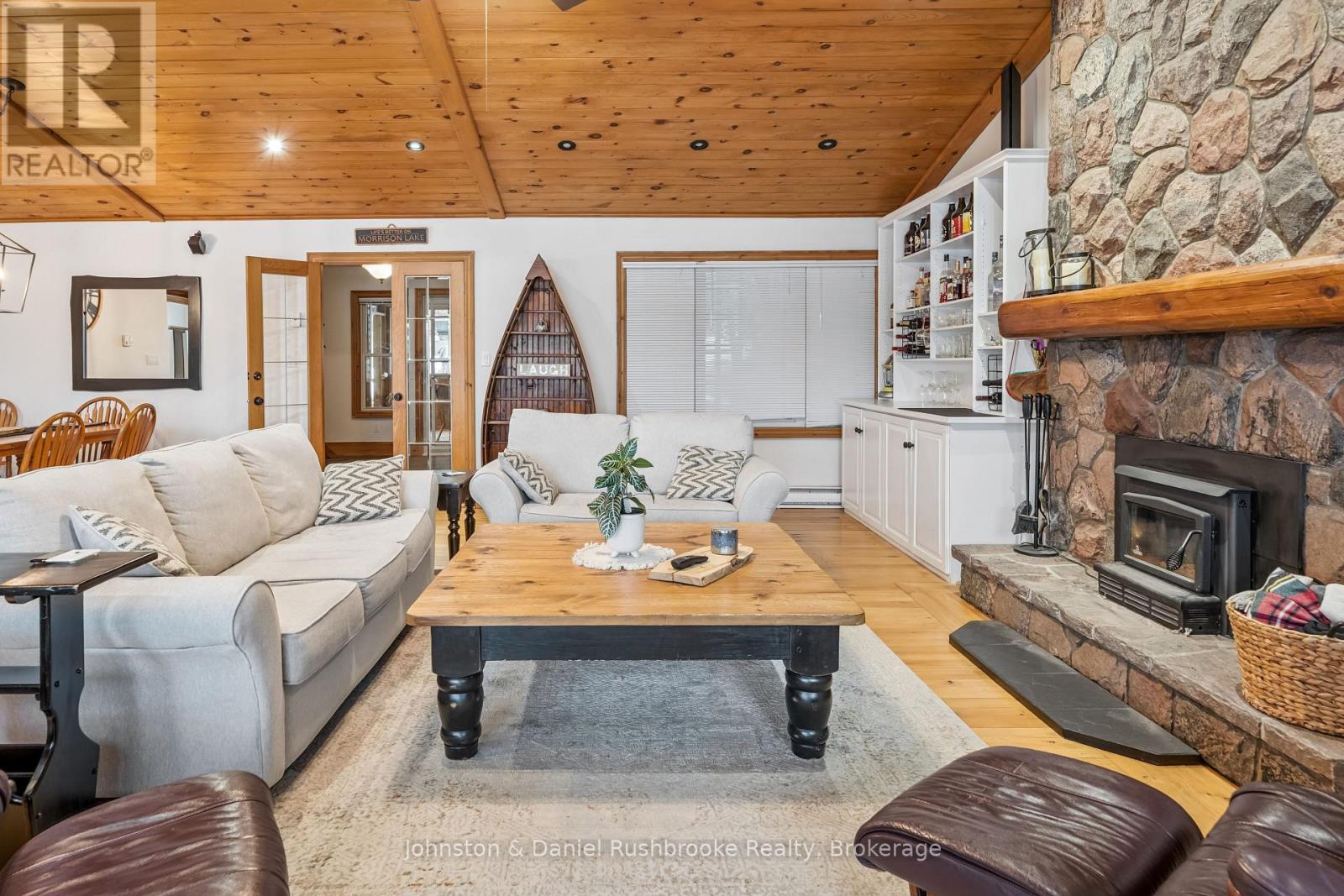 1051 Evanswood Drive, Gravenhurst, Ontario  P0E 1G0 - Photo 5 - X12950162