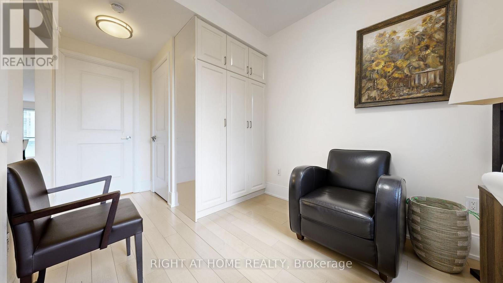 1031 - 560 Front Street W, Toronto, Ontario M5V 1C1 - Photo 13 - C12950104