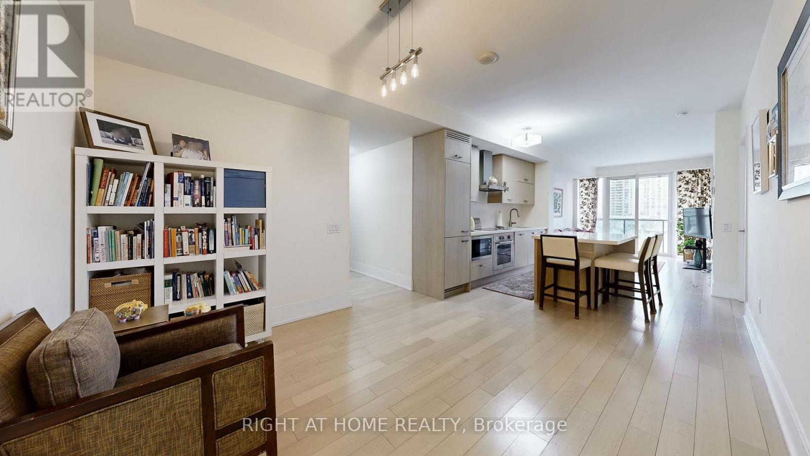 1031 - 560 Front Street W, Toronto, Ontario M5V 1C1 - Photo 2 - C12950104