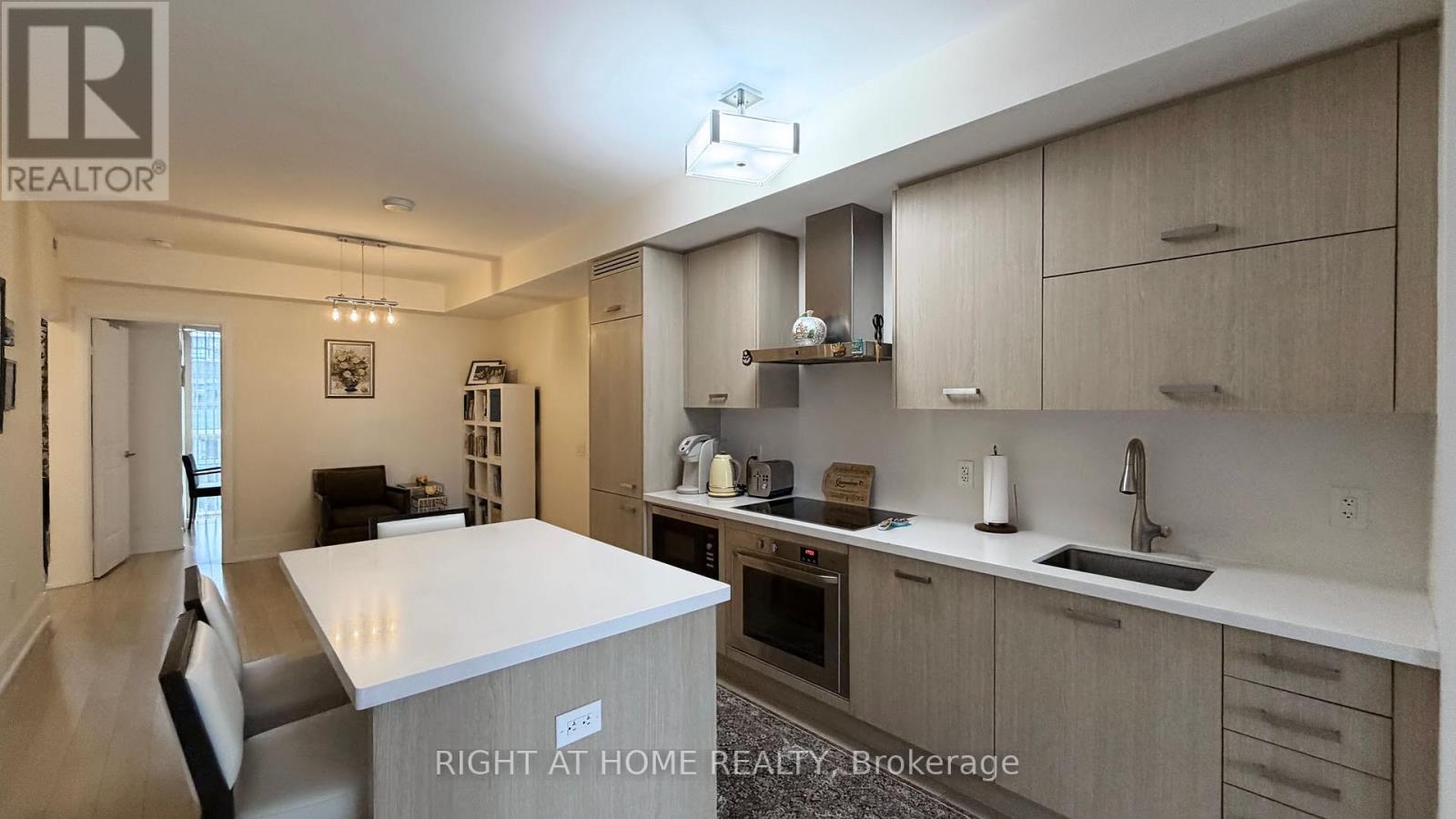 1031 - 560 Front Street W, Toronto, Ontario M5V 1C1 - Photo 8 - C12950104