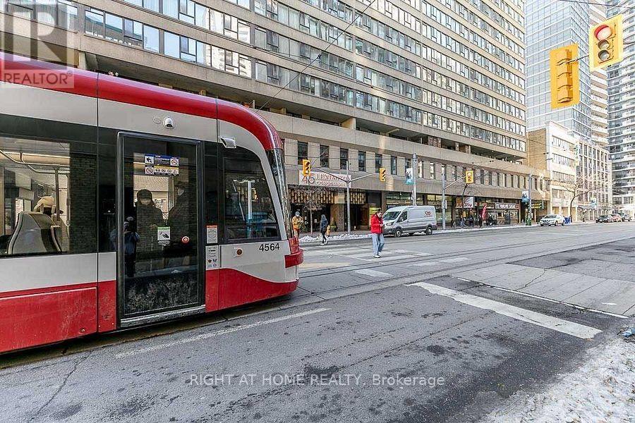 Ph11 - 45 Carlton Street, Toronto, Ontario  M5B 2H9 - Photo 3 - C12950150