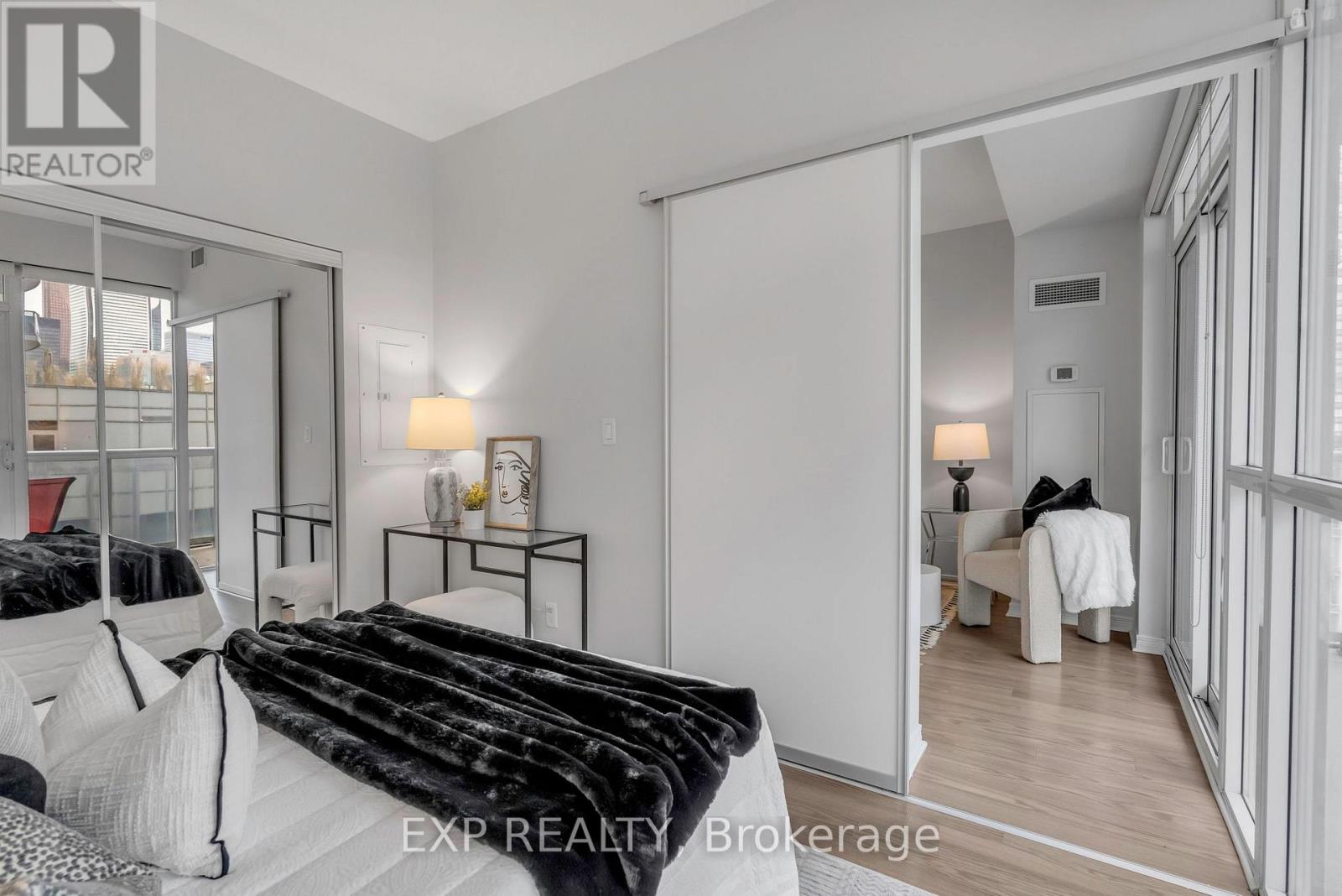 2021 - 352 Front Street W, Toronto, Ontario  M5V 0K3 - Photo 12 - C12950178