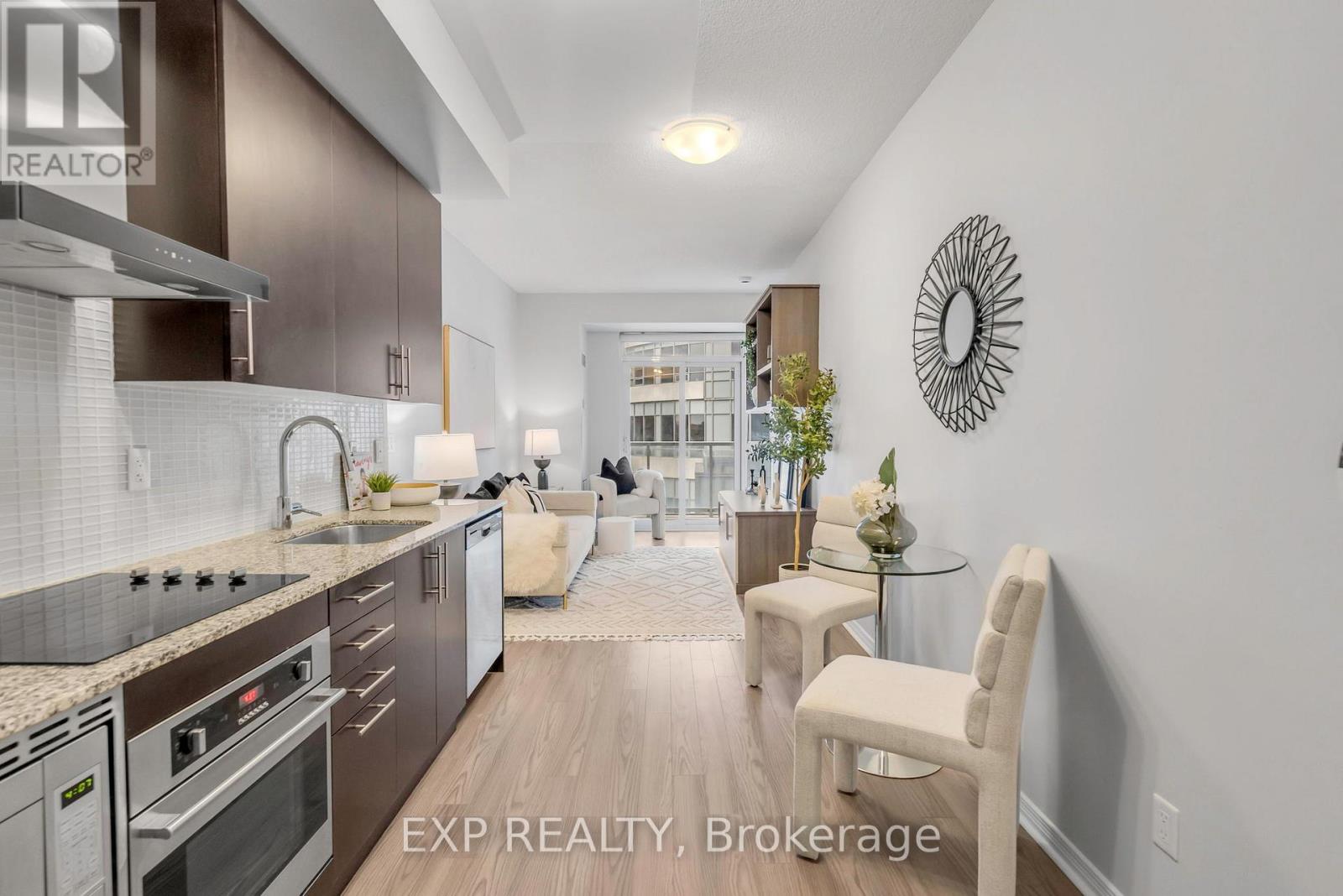 2021 - 352 Front Street W, Toronto, Ontario  M5V 0K3 - Photo 2 - C12950178