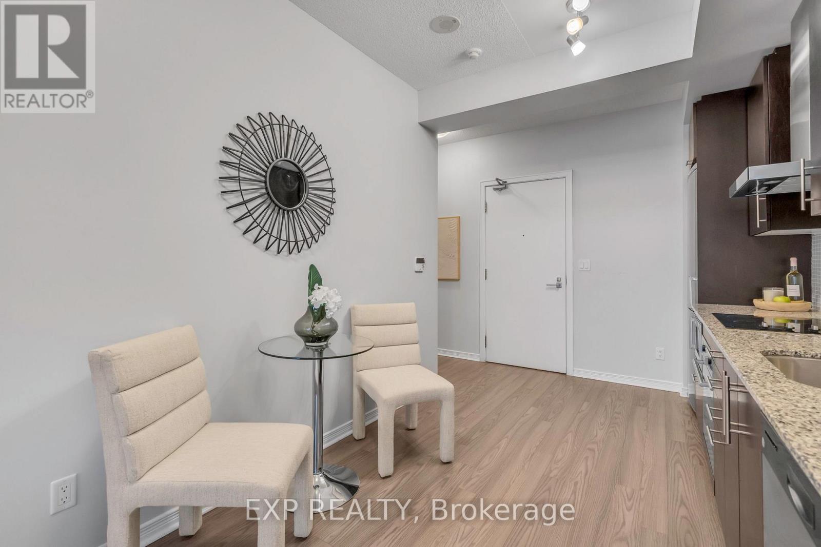 2021 - 352 Front Street W, Toronto, Ontario  M5V 0K3 - Photo 4 - C12950178