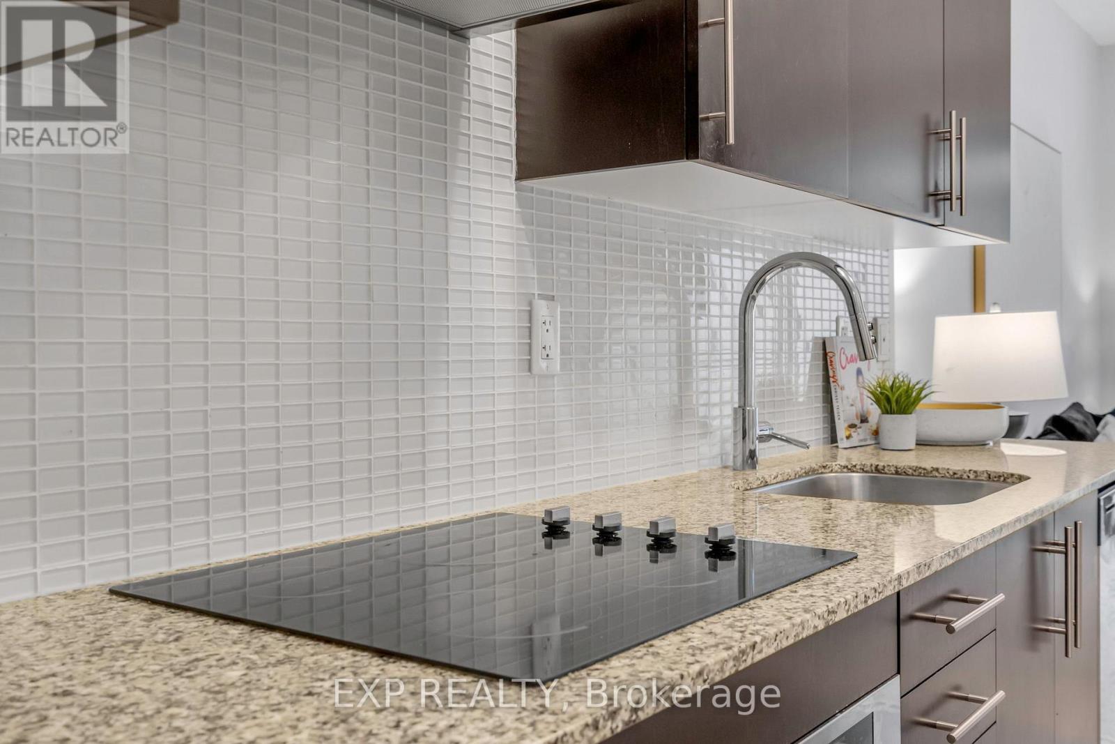 2021 - 352 Front Street W, Toronto, Ontario  M5V 0K3 - Photo 7 - C12950178