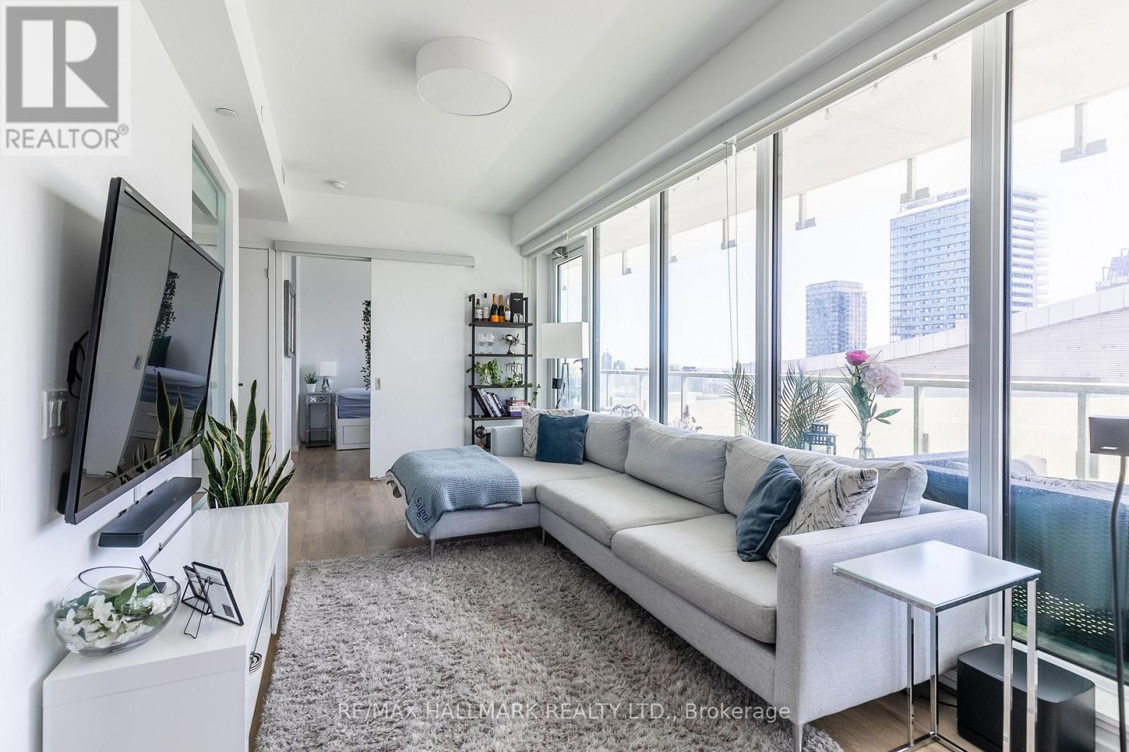 2409 - 197 YONGE STREET, Toronto, Ontario