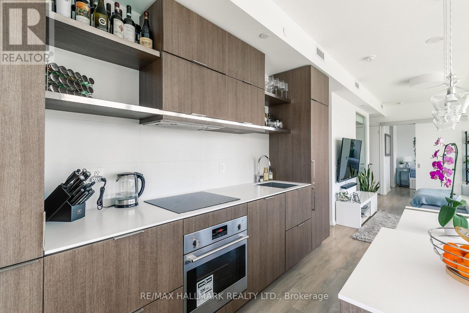 2409 - 197 Yonge Street, Toronto, Ontario  M5B 1M4 - Photo 10 - C12950190