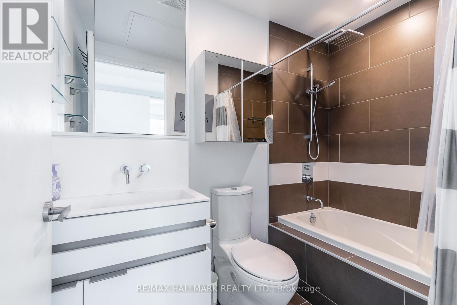 2409 - 197 Yonge Street, Toronto, Ontario  M5B 1M4 - Photo 14 - C12950190