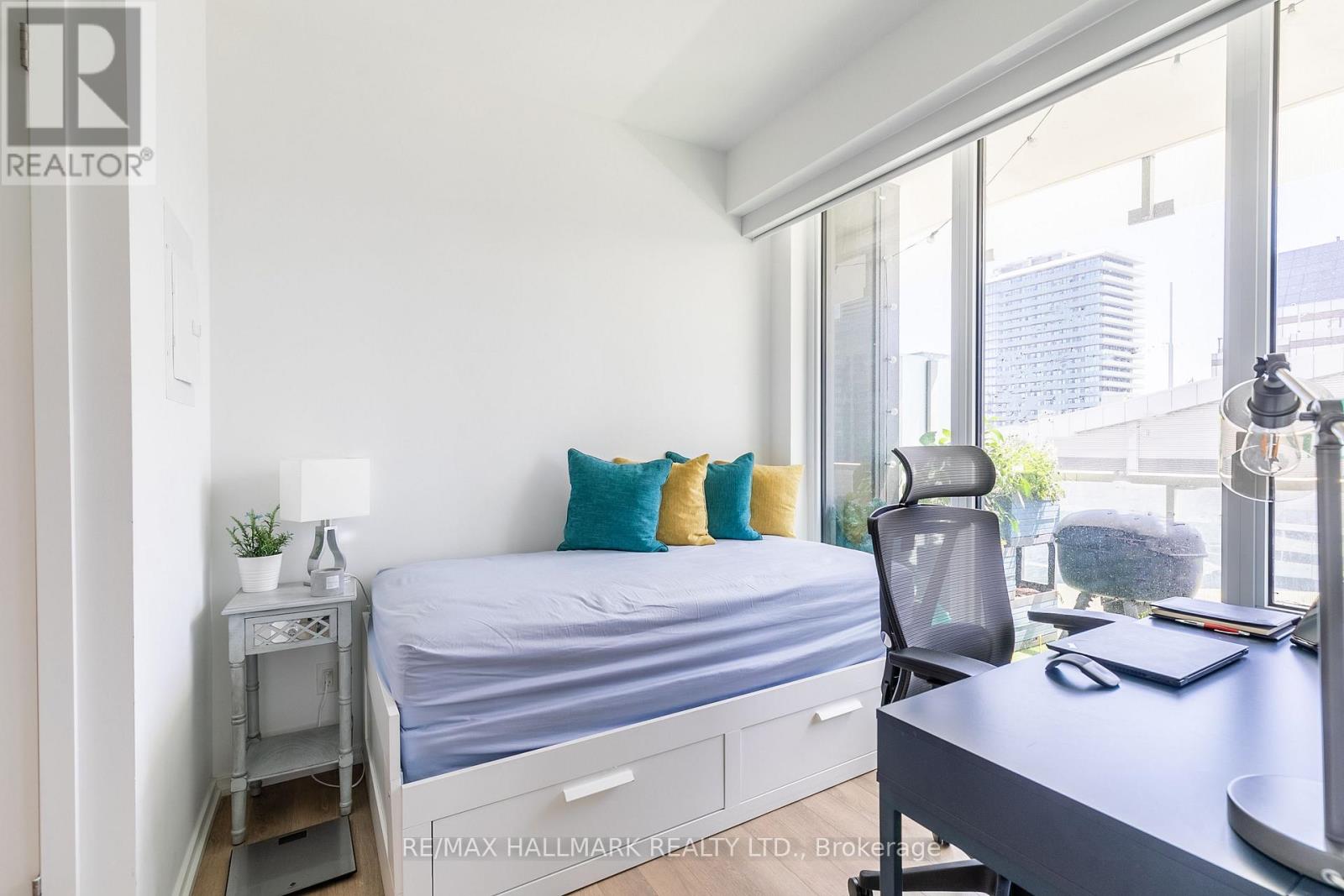 2409 - 197 Yonge Street, Toronto, Ontario  M5B 1M4 - Photo 15 - C12950190