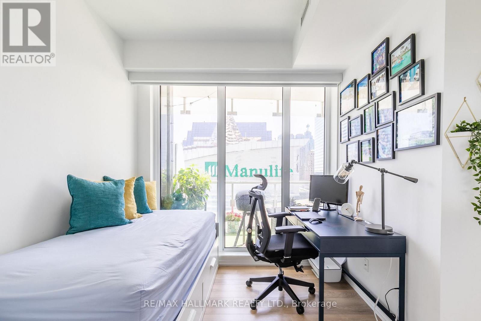 2409 - 197 Yonge Street, Toronto, Ontario  M5B 1M4 - Photo 16 - C12950190