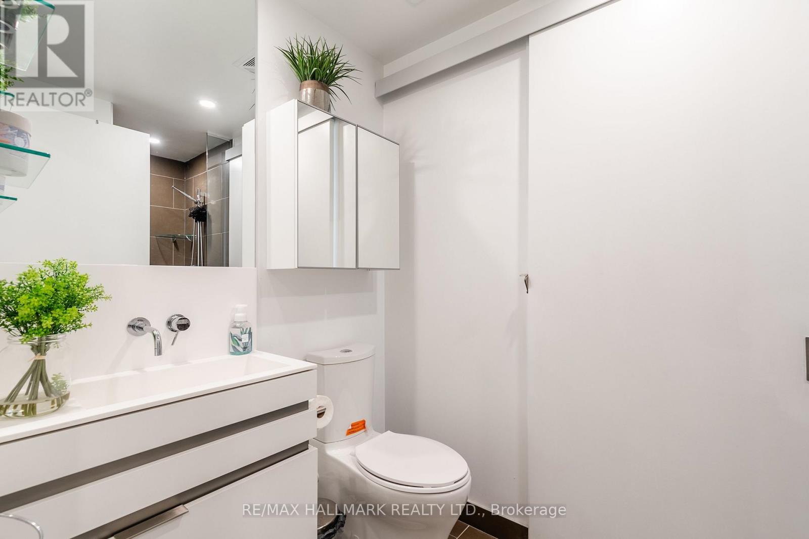 2409 - 197 Yonge Street, Toronto, Ontario  M5B 1M4 - Photo 19 - C12950190