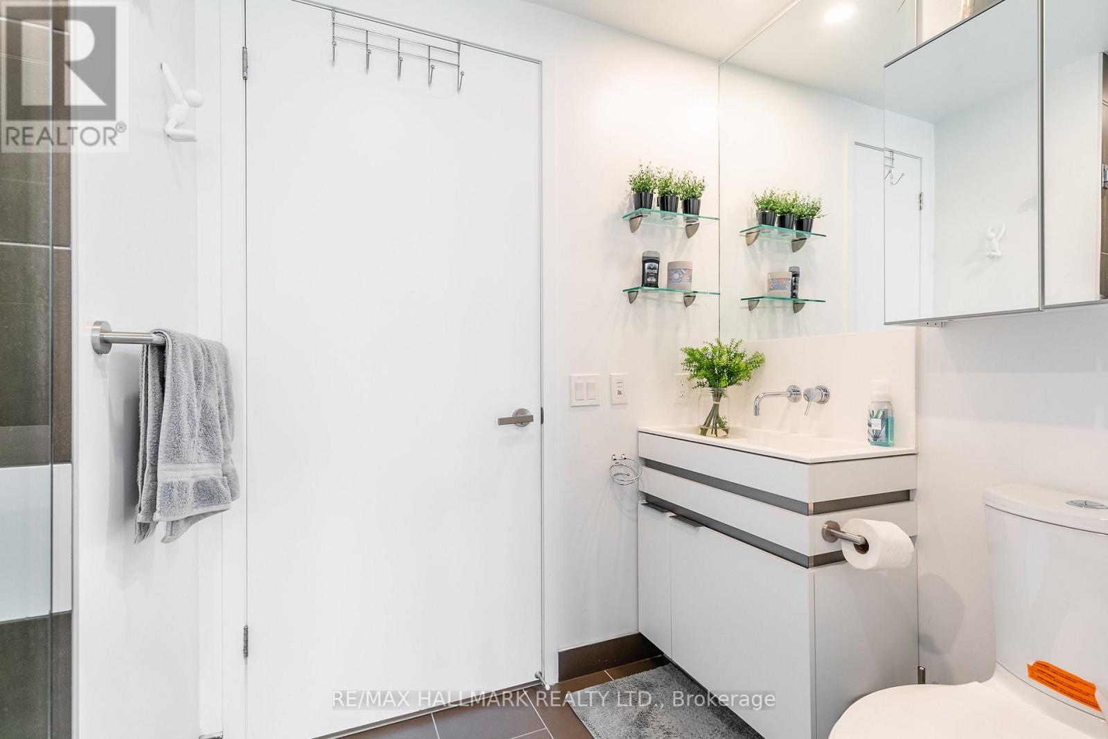 2409 - 197 Yonge Street, Toronto, Ontario  M5B 1M4 - Photo 20 - C12950190