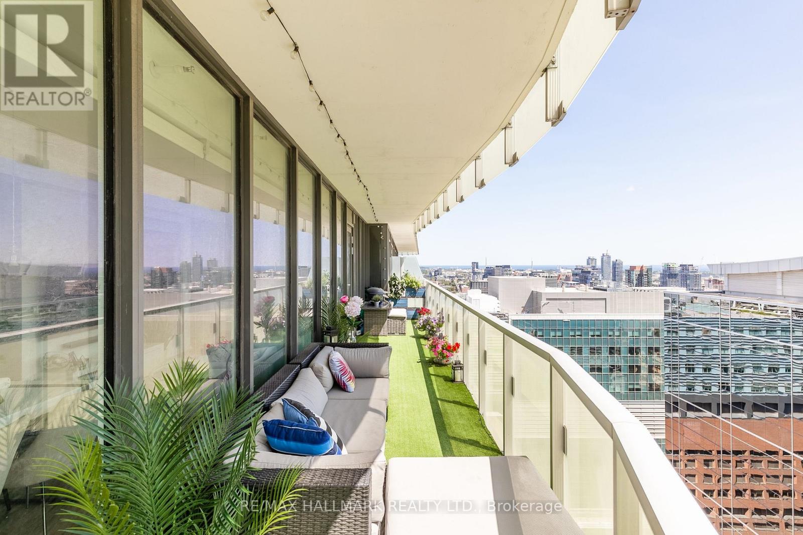 2409 - 197 Yonge Street, Toronto, Ontario  M5B 1M4 - Photo 24 - C12950190