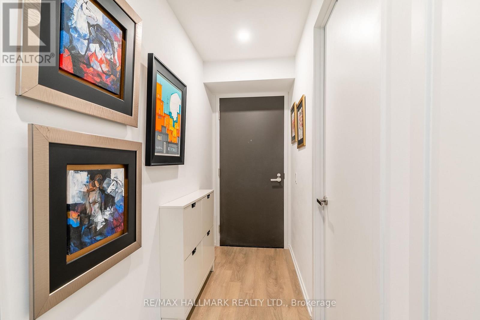 2409 - 197 Yonge Street, Toronto, Ontario  M5B 1M4 - Photo 3 - C12950190