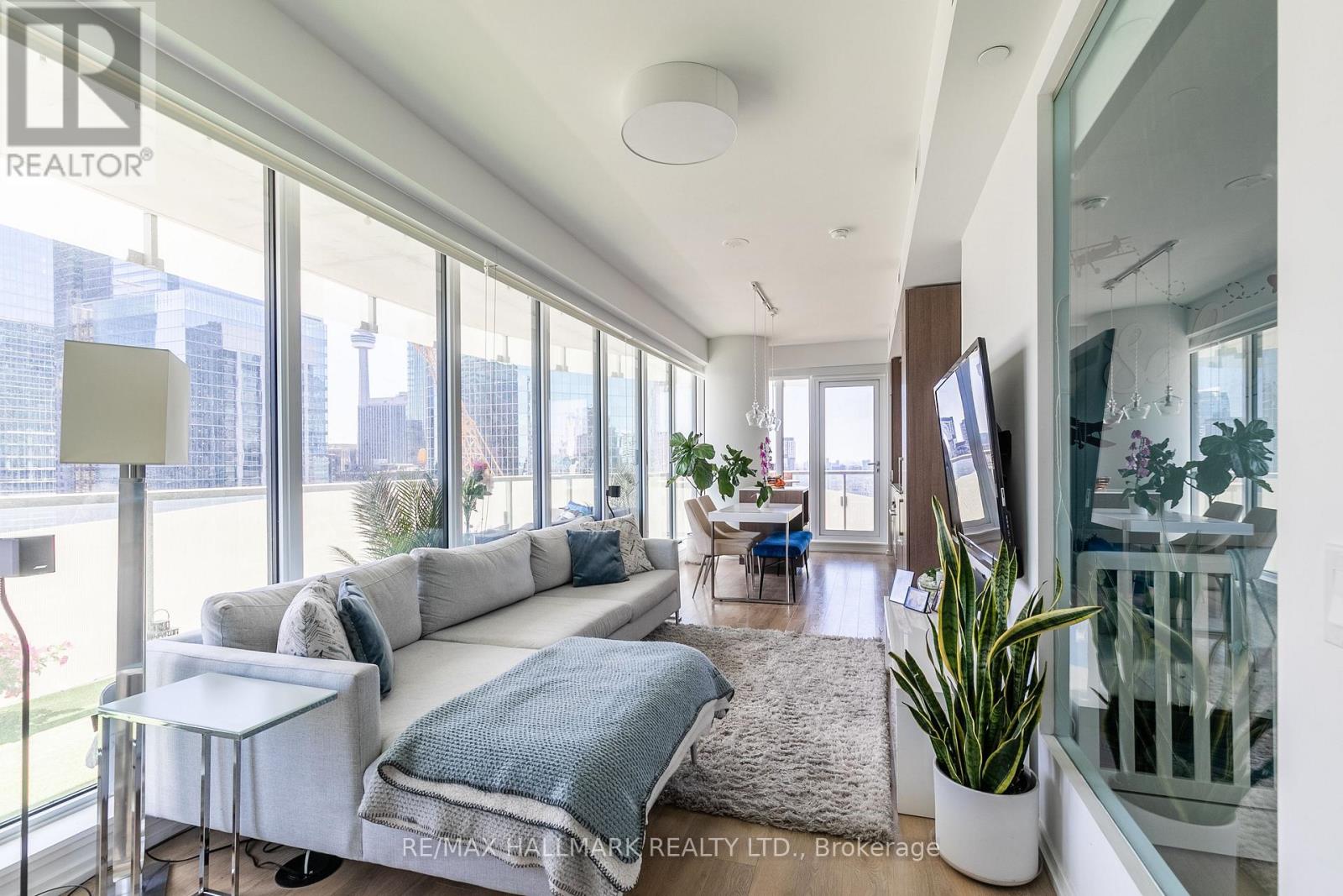 2409 - 197 Yonge Street, Toronto, Ontario  M5B 1M4 - Photo 4 - C12950190