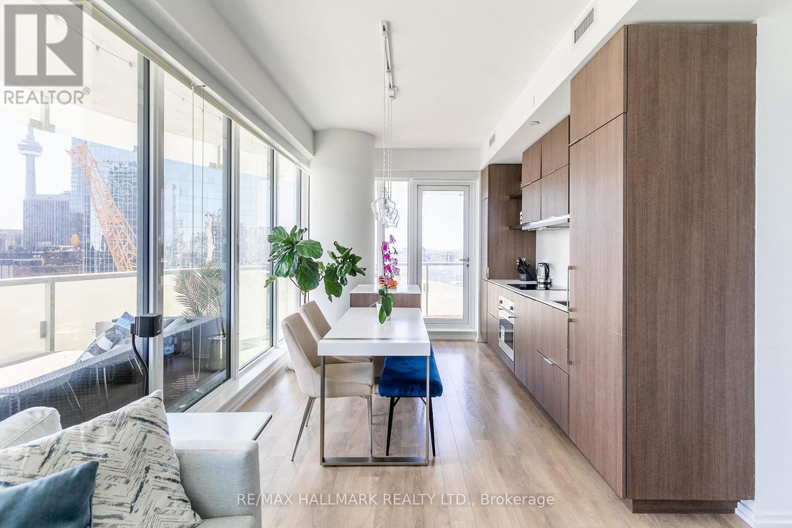 2409 - 197 Yonge Street, Toronto, Ontario  M5B 1M4 - Photo 6 - C12950190