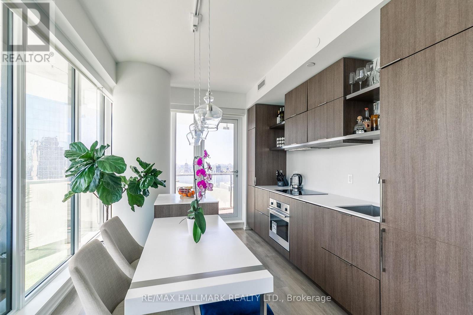 2409 - 197 Yonge Street, Toronto, Ontario  M5B 1M4 - Photo 7 - C12950190