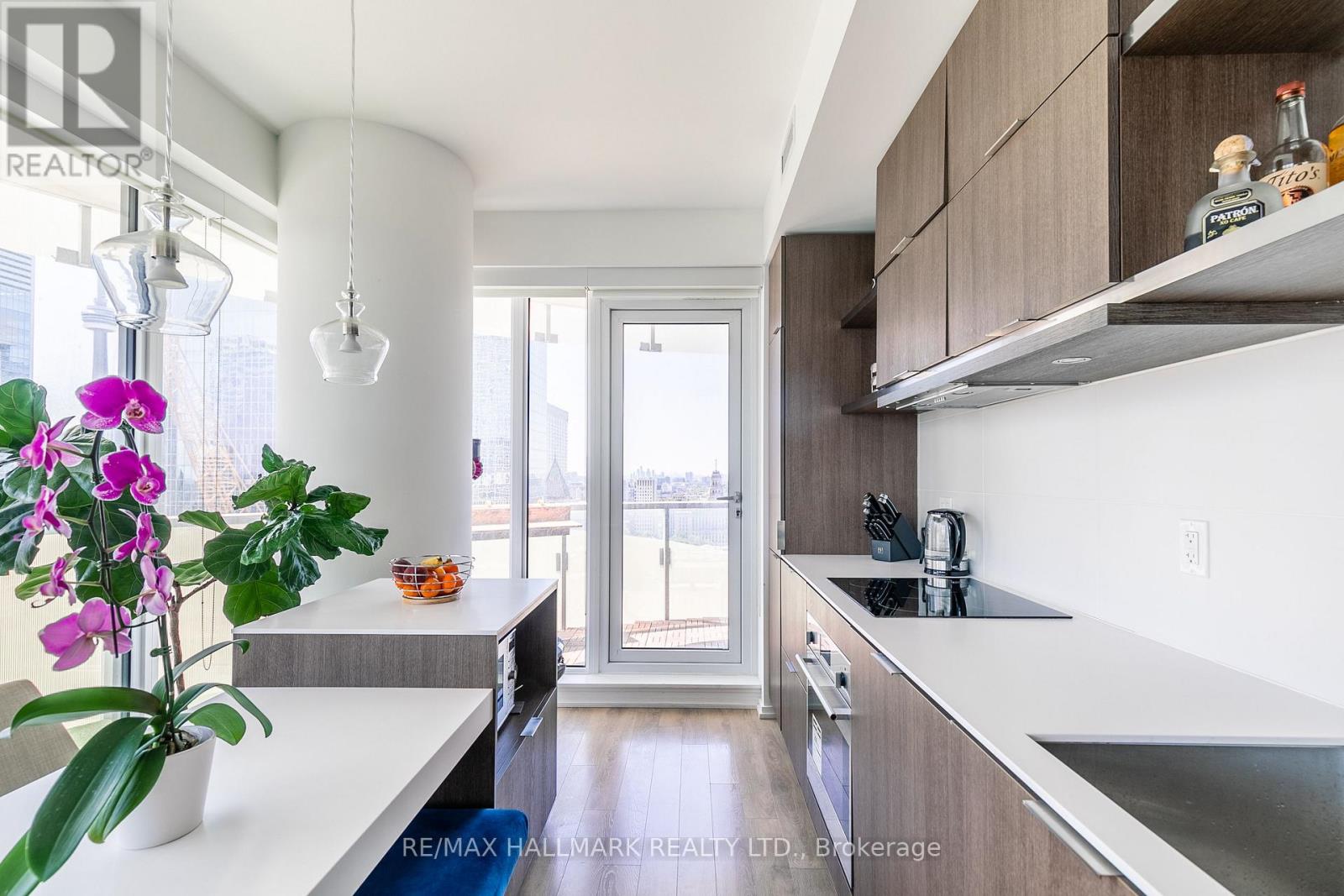 2409 - 197 Yonge Street, Toronto, Ontario  M5B 1M4 - Photo 8 - C12950190