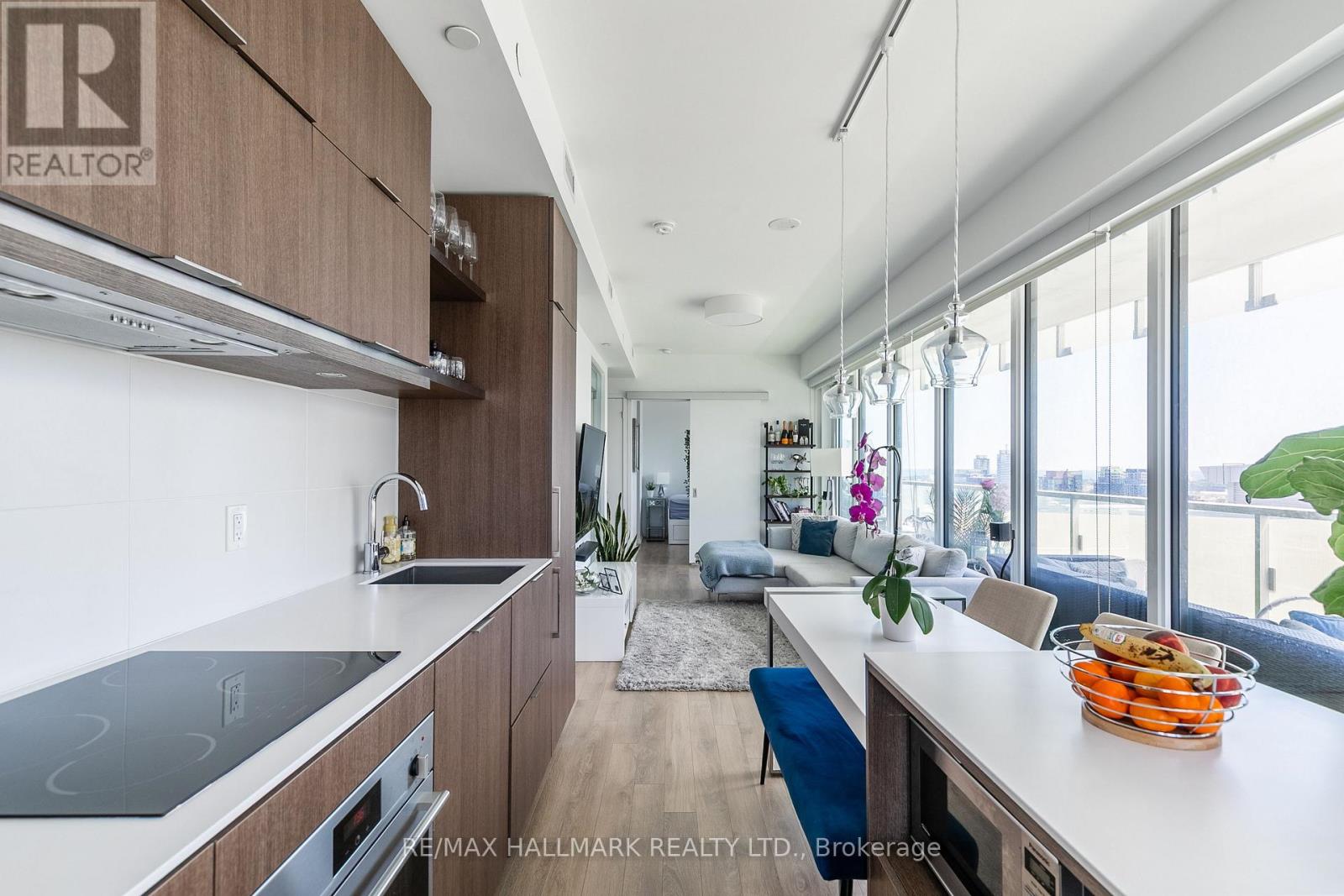 2409 - 197 Yonge Street, Toronto, Ontario  M5B 1M4 - Photo 9 - C12950190