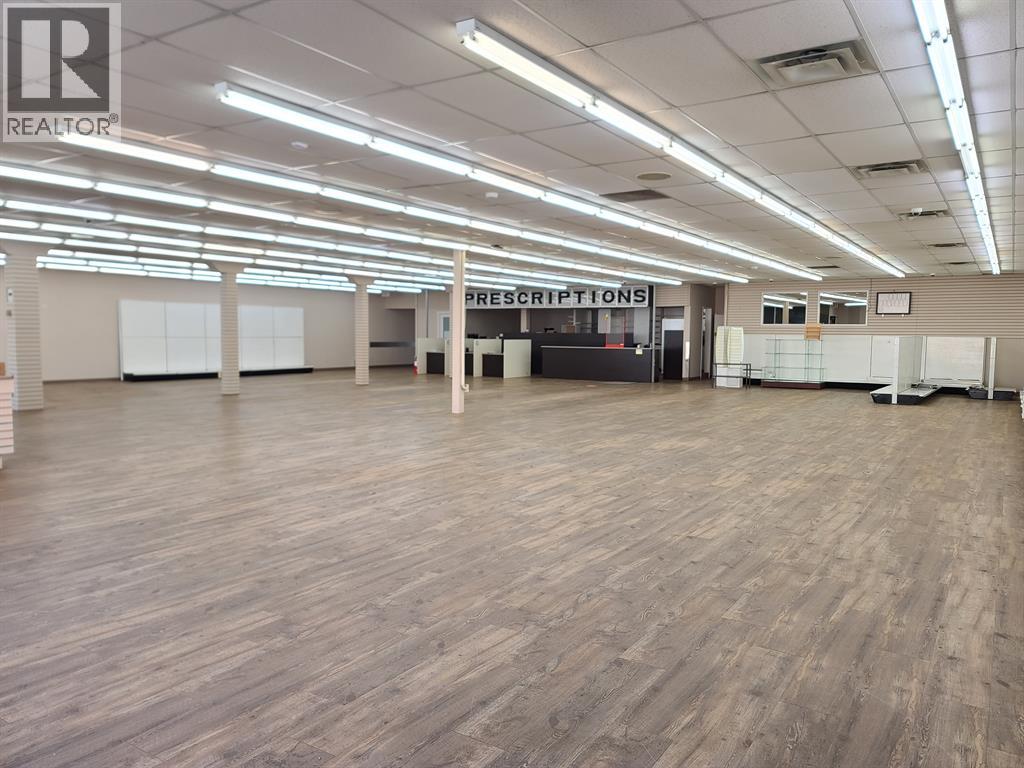 10013 100 Avenue, Peace River, Alberta  T8S 2A5 - Photo 9 - A2298527