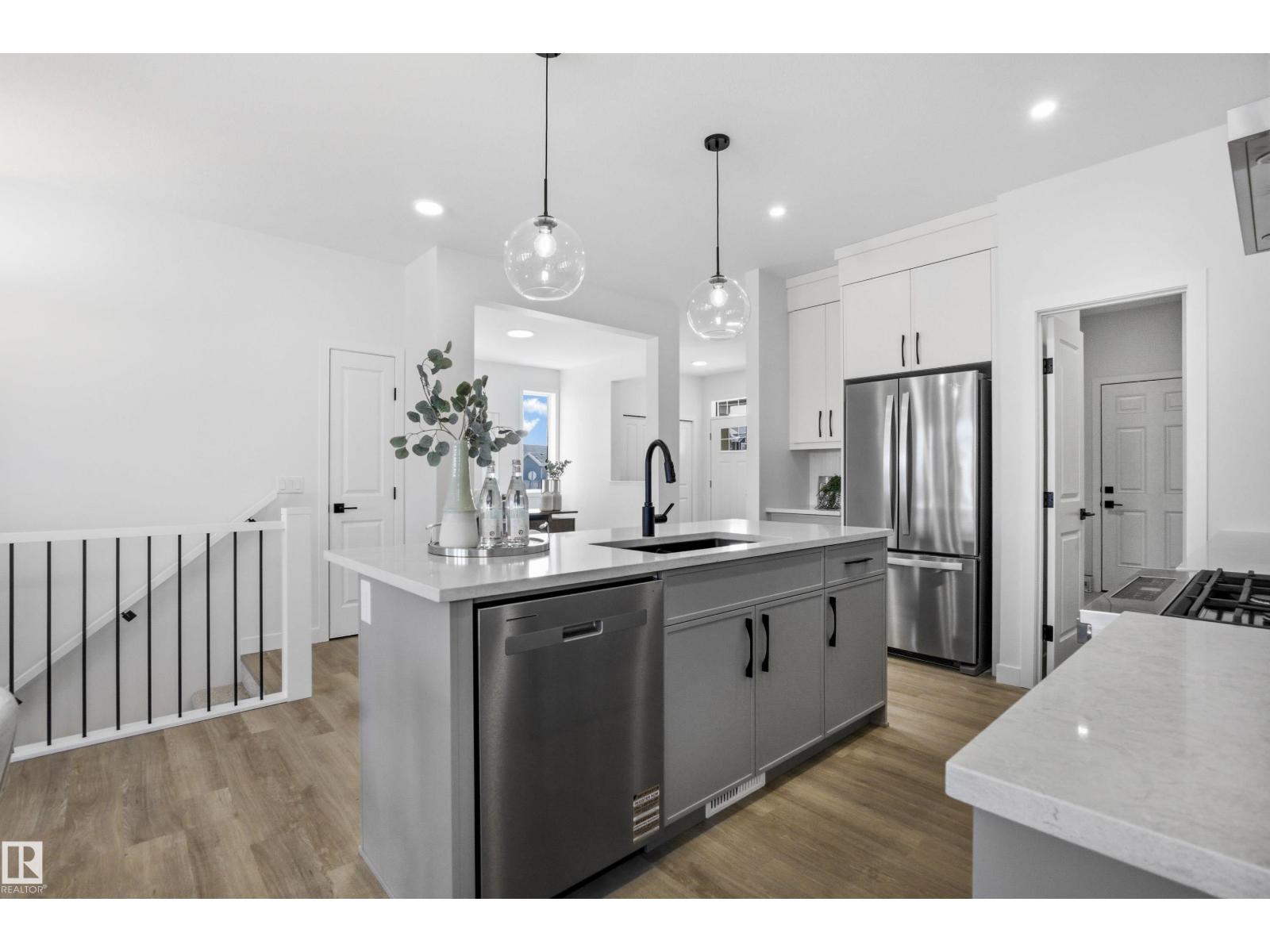 3704 CROSS LD SW, Edmonton, Alberta