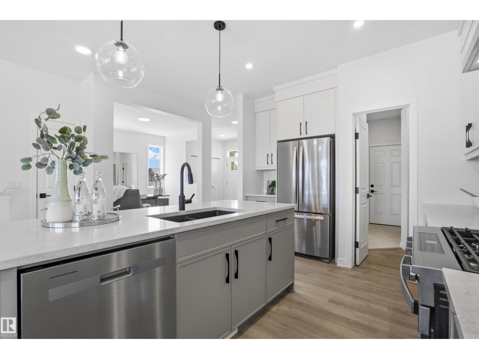 3704 Cross Ld Sw, Edmonton, Alberta  T6W 4M8 - Photo 4 - E4476239