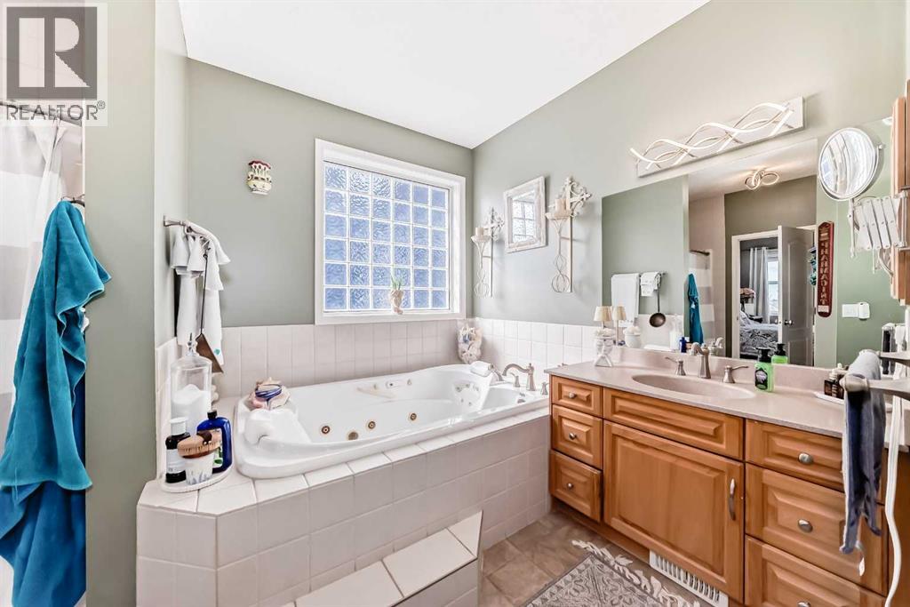 33 Boulder Creek Manor SE, Langdon, Alberta  T0J 1X3 - Photo 23 - A2291251