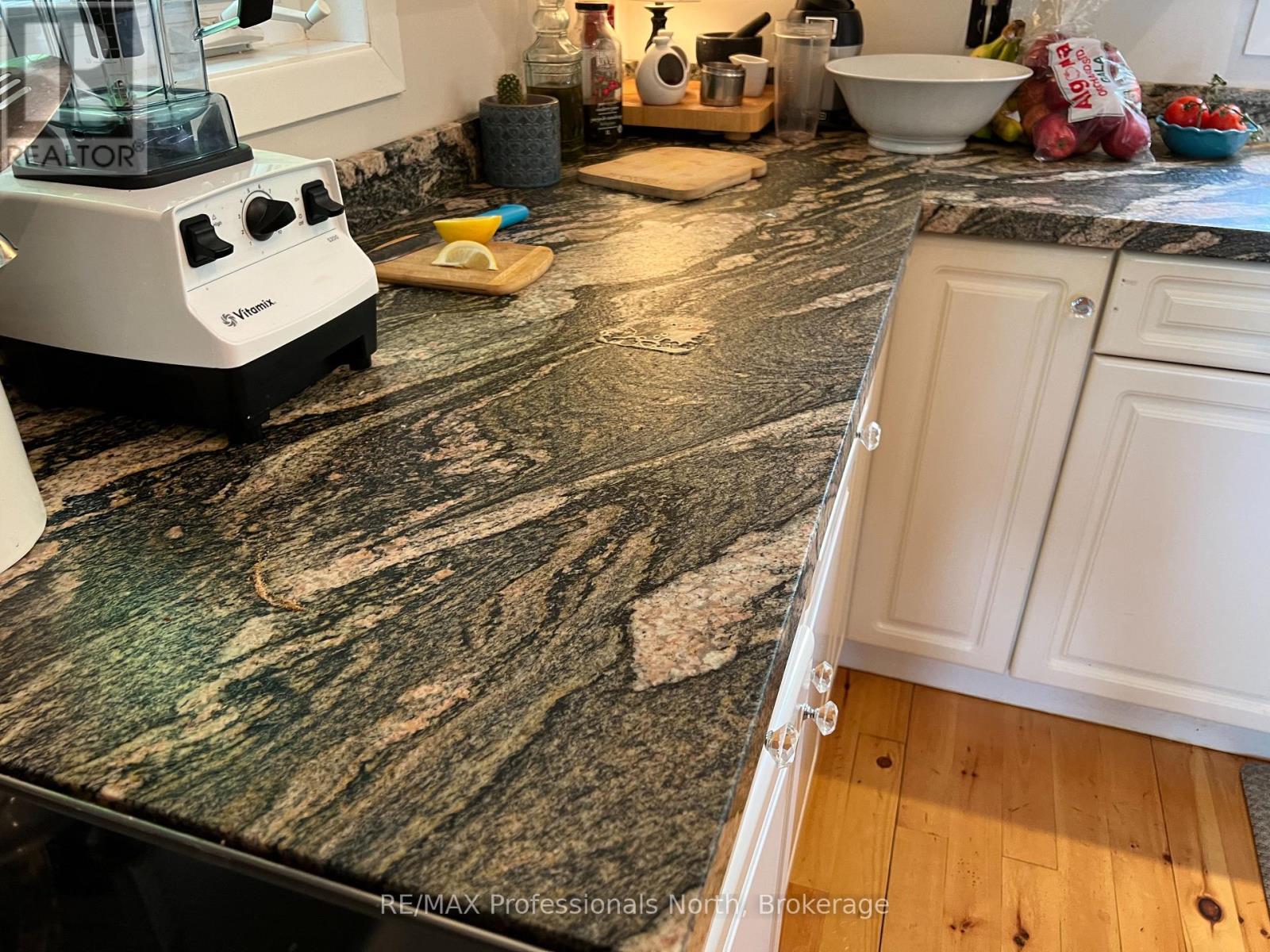 185 Ena Drive, Huntsville (Chaffey), Ontario  P1H 2J4 - Photo 13 - X12931476