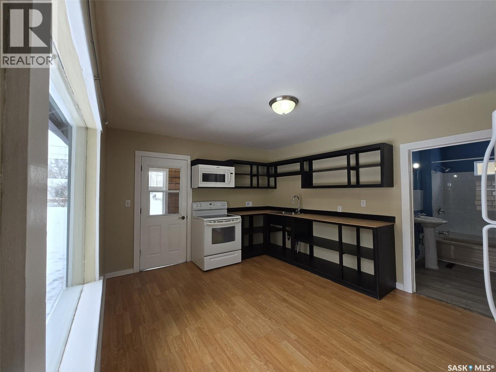 309 3rd Street W, Wilkie, Saskatchewan  S0K 4W0 - Photo 2 - SK031843