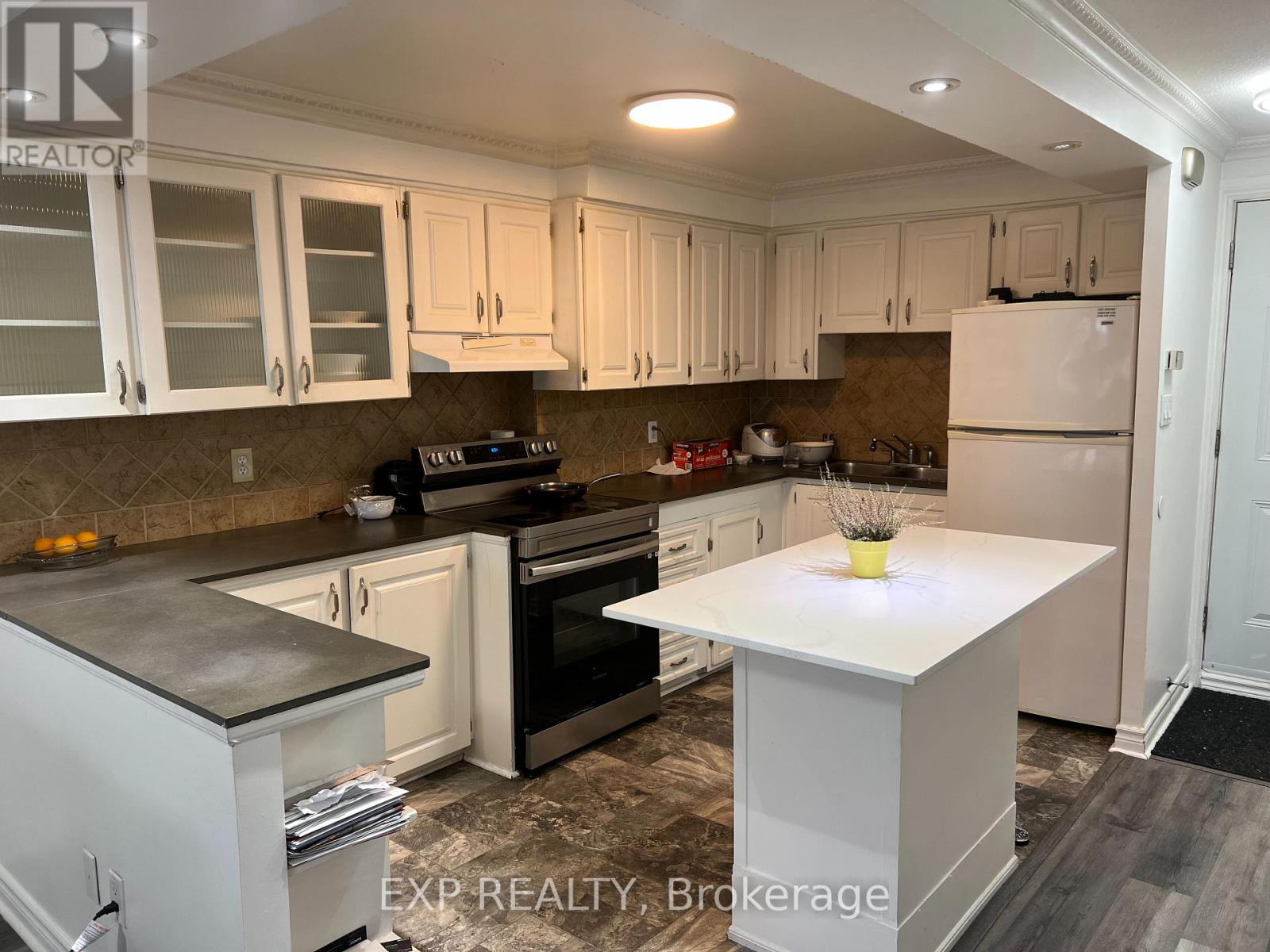 3040 Constitution Boulevard, Mississauga, Ontario  L4Y 3X7 - Photo 5 - W12947754