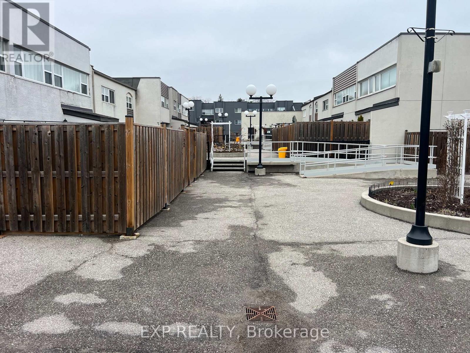 3040 Constitution Boulevard, Mississauga, Ontario  L4Y 3X7 - Photo 30 - W12947754