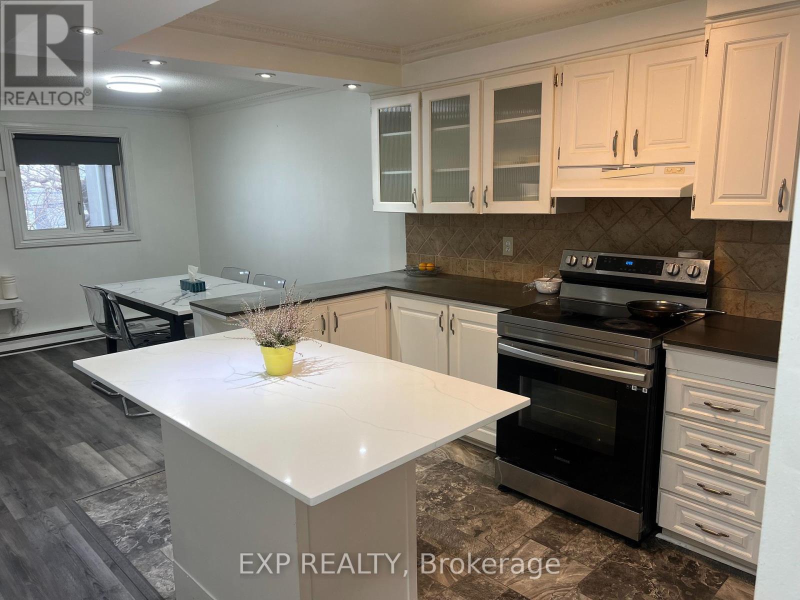 3040 Constitution Boulevard, Mississauga, Ontario  L4Y 3X7 - Photo 9 - W12947754