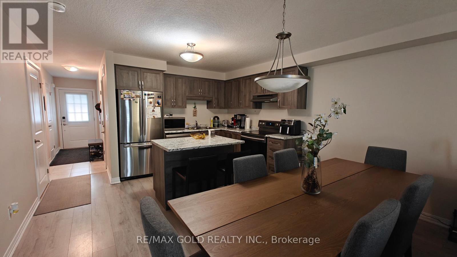 69 Fenside Street, Kitchener, Ontario  N2P 0J5 - Photo 2 - X12915220