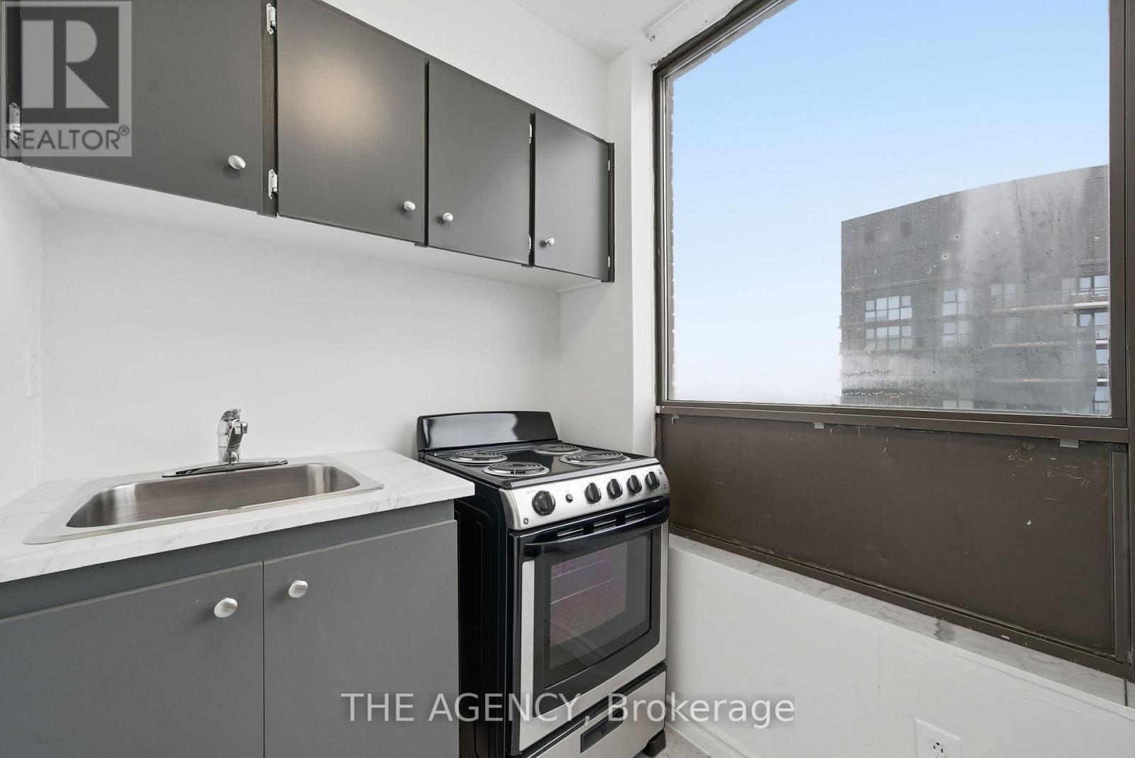 1603b - 2360 Dundas Street W, Toronto, Ontario  M6P 4B2 - Photo 6 - W12950038