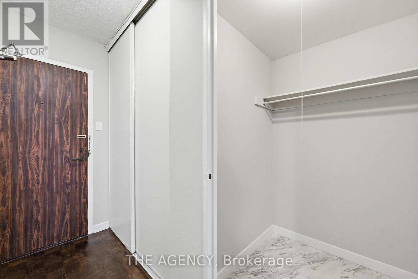 2105b - 2360 Dundas Street W, Toronto, Ontario  M6P 4B2 - Photo 3 - W12950070