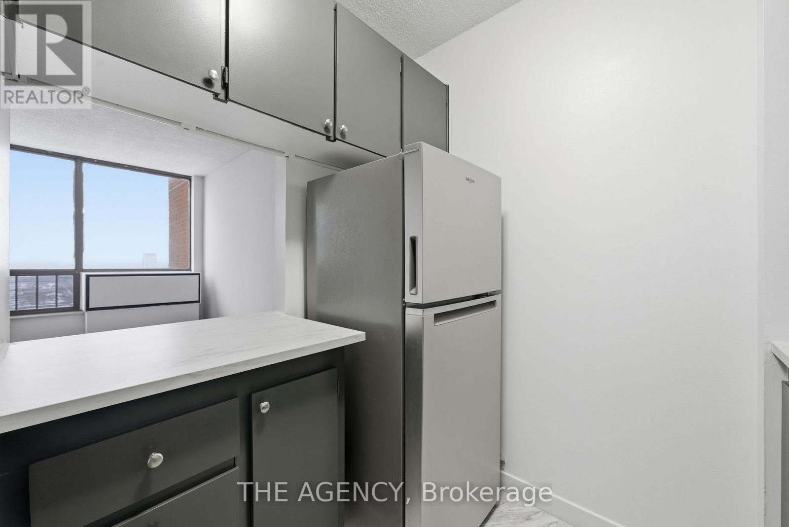 2105b - 2360 Dundas Street W, Toronto, Ontario  M6P 4B2 - Photo 8 - W12950070