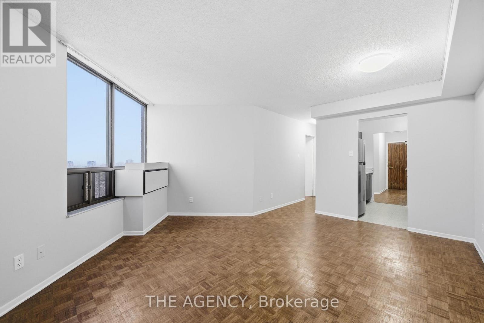 2009a - 2350 Dundas Street W, Toronto, Ontario  M6P 4B1 - Photo 4 - W12950140