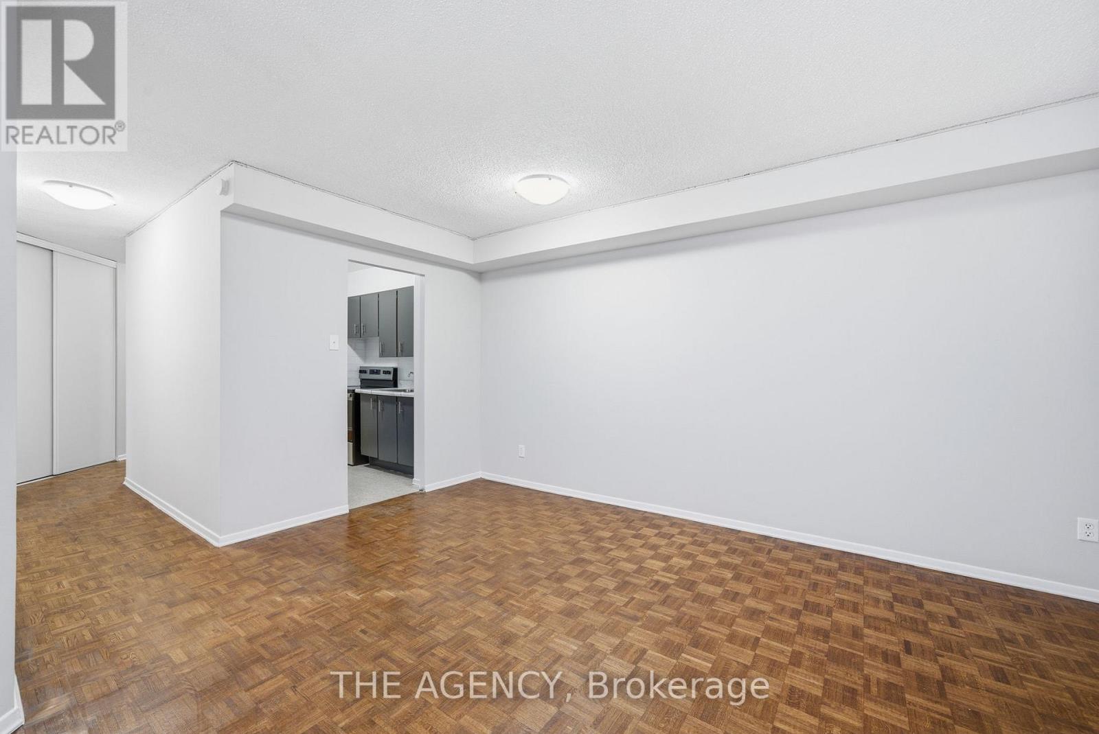 2009a - 2350 Dundas Street W, Toronto, Ontario  M6P 4B1 - Photo 5 - W12950140